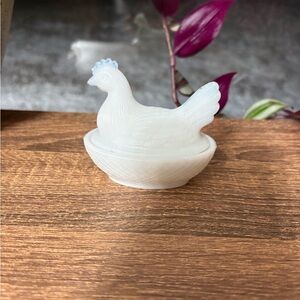 3.5” LE Smith Milk Glass Hen on Nest